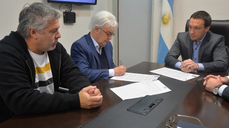 Watson firmó convenio con la Facultad de Arquitectura de Avellaneda